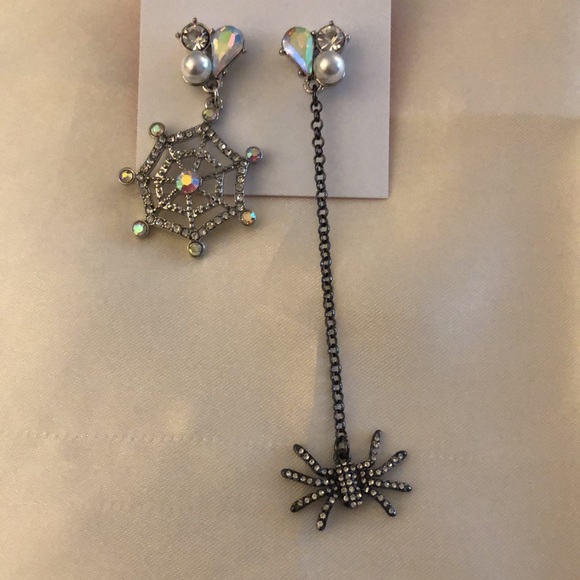 Betsey Johnson Silver Tone Spider & Spider Web Mismatch Drop Earrings NWT - Picture 5 of 11